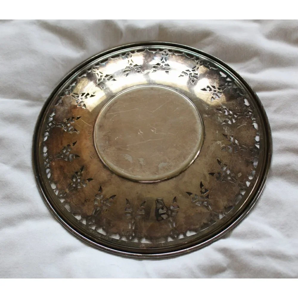 Vintage EPNS 3025 Mfg. Co Silver Plate tray Ornate Round made in USA